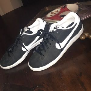 Suede Black and white Nike sneakers